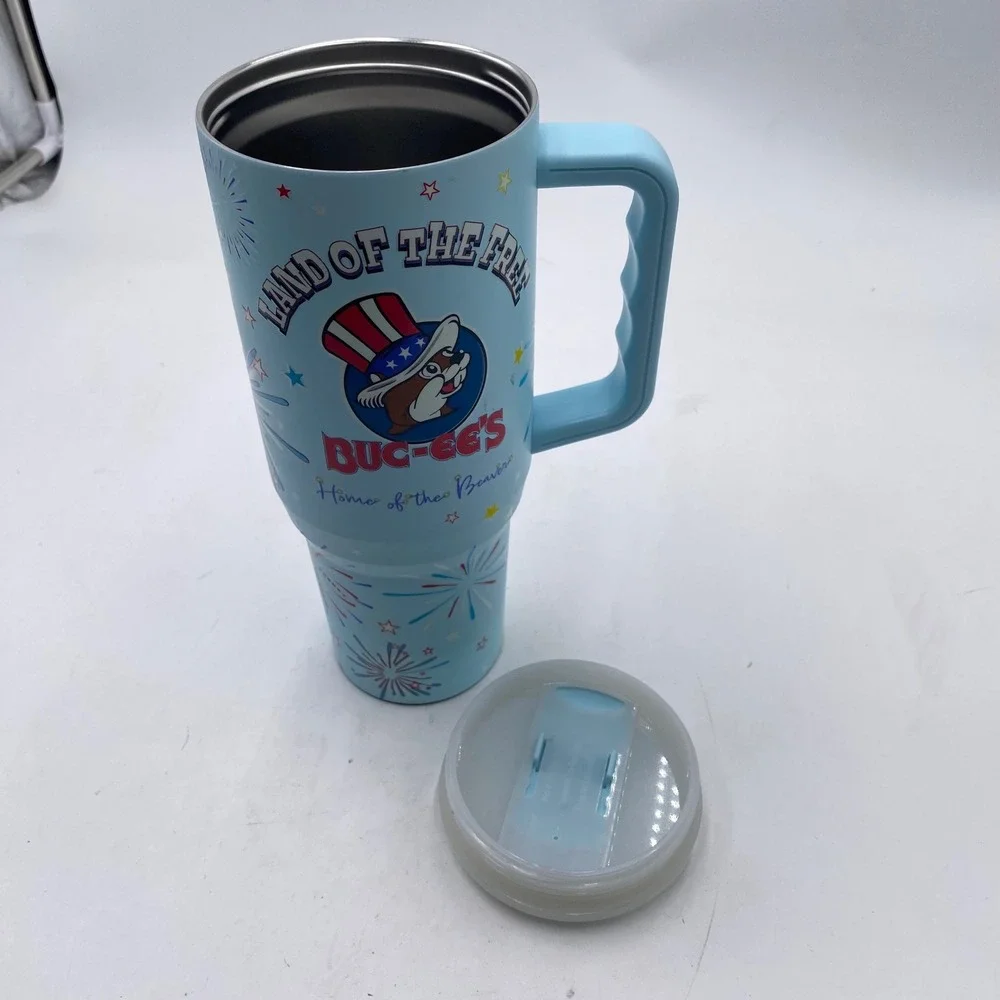 Buc-ee's 40oz Tumbler Mug Blue Patriotic Land of the Free 2024 glow on dark